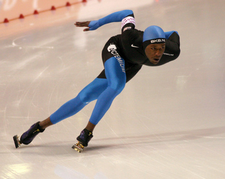 Shani Davis in men's 1500m (Elvin C/Flickr)