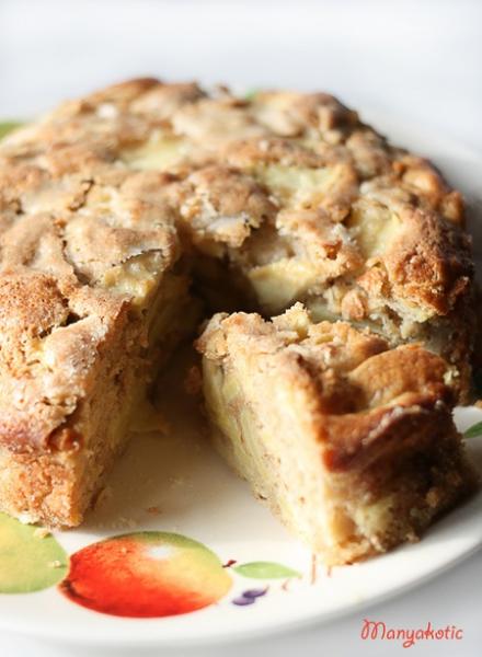 This cake’s combination of rich spices and sweet apples is the best way to make your day more festive (Marilynn Piznik/Pinterest).