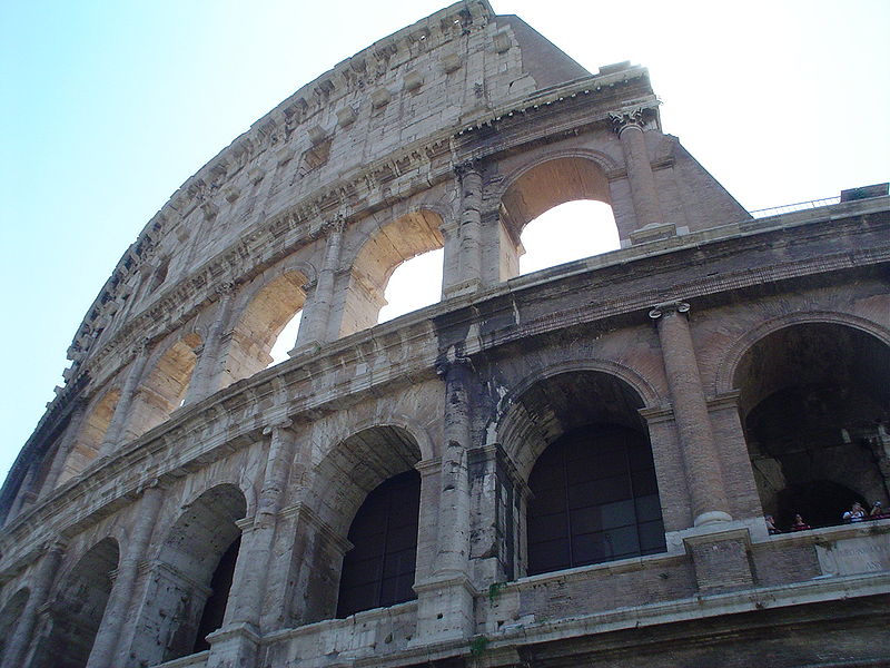 Would you deface the Colosseum for an epic selfie? (Wikimedia Commons)