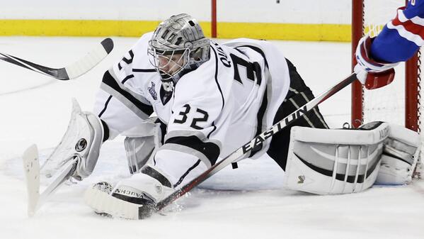 Kings' goalie Jonathan Quick saved all 32 shots the Rangers took in Game 3 (@sportingnews/Twitter)