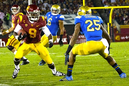 Marqise Lee runs past a UCLA defender after catch (Neon Tommy/Charlie Magovern) Marqise Lee runs past a UCLA defender after catch (Neon Tommy/Charlie Magovern)