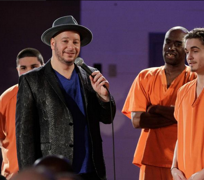 Jeff Ross roasting prisoners (Twitter/ @realjeffreyross)