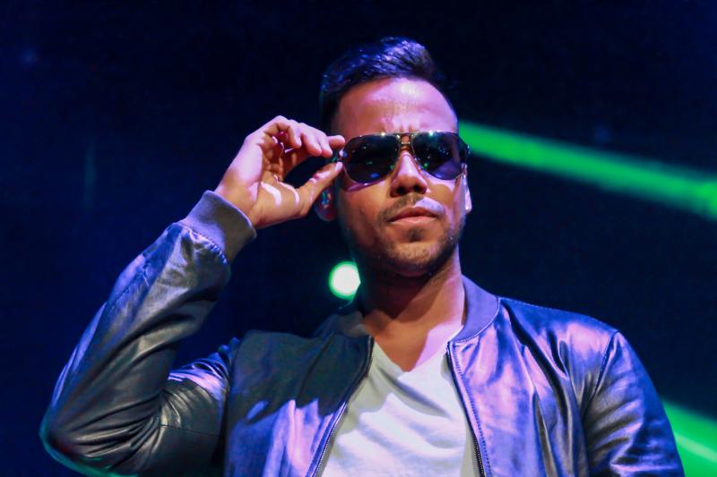 Romeo Santos stepped out on the Staples Center stage with an unmatched swagger. (Ashley Velez/Neon Tommy)