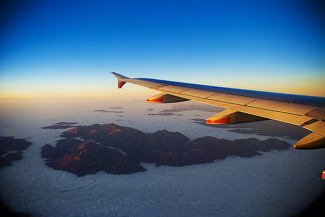 Stay healthy at 30,000 feet (Kate Dreyer/Creative Commons).