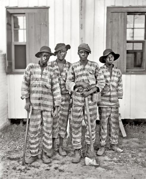 A chain gang at work in the South around 1905 (Pinterest)
