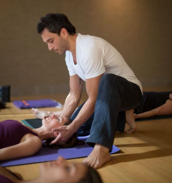 Brian Hyman teaching 12-Step Yoga (Tai Kerbs)