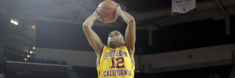 Julian Jacobs rises up for a dunk. (@Pac12/Twitter)