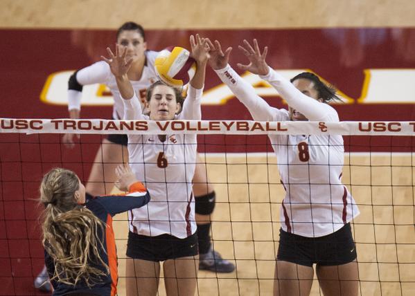 Brittany Abercrombie and Alicia Ogoms rise up for a block. (@Pac12Networks/Twitter)