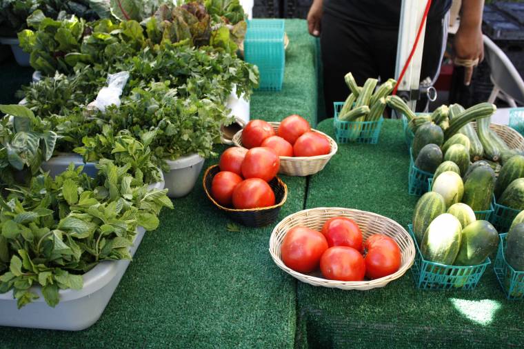 Fresh produce at Crenshaw Farmers' Market (Belinda Cai/Neon Tommy)