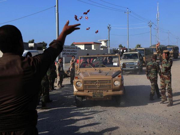 Iraqi Kurds head off to help Syrian brethren against ISIS. (CBS News/Twitter)