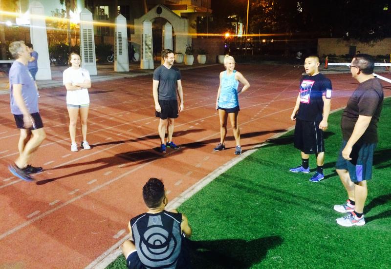 DTLA members plan their track workout. (Danica Ceballos/Neon Tommy)