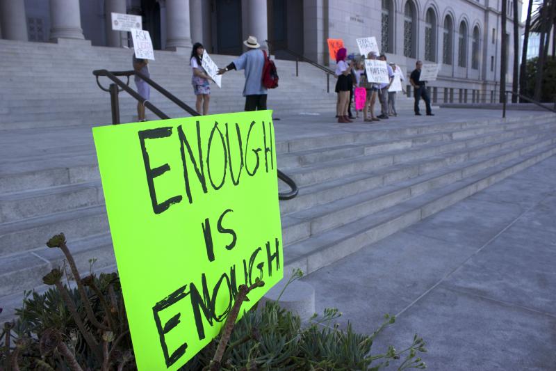 Supporters of the bill gathered outside of City Hall to urge Governor Brown to sign the bill. (Rebecca Gibian/Neon Tommy)