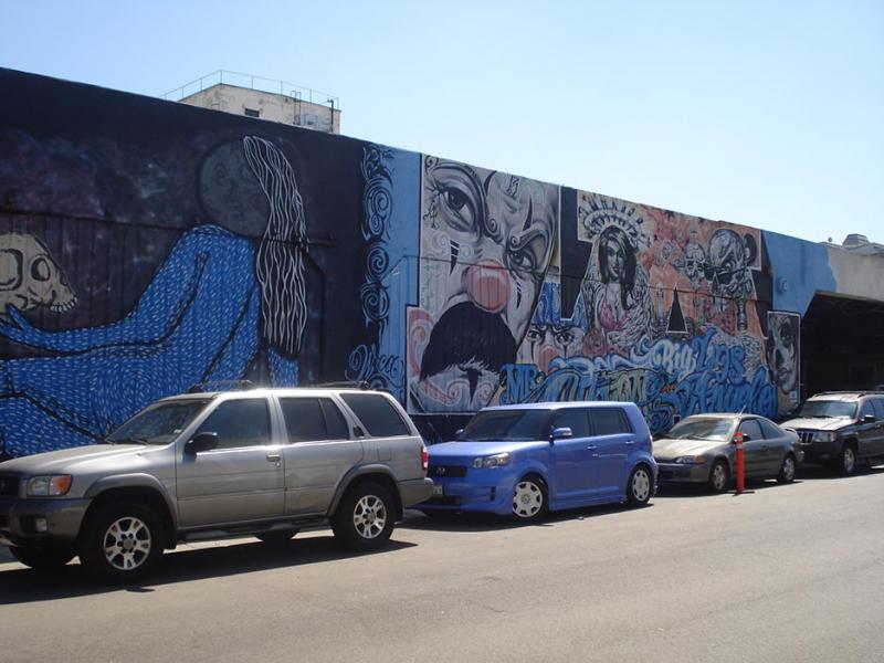 It is legal to paint murals on the walls in Downtown Los Angeles. These masterpieces are key to the aesthetic of the Arts District. (Vanessa Okoth-Obbo/Neon Tommy)