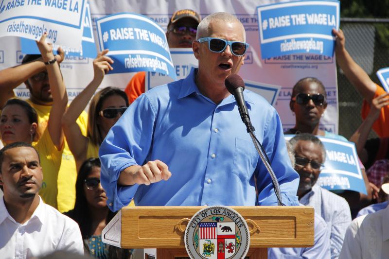 Mike Bonin, 11th District Council member, joins Mayor Garcetti in support of the minimum wage raise. (Yingzhi Yang/Neon Tommy)