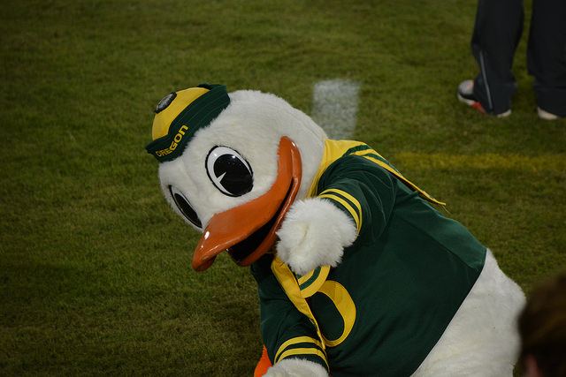Oregon takes down top-ranked Stanford to keep division-title hopes alive. (Flickr/ Daniel Hartwig) Oregon takes down top-ranked Stanford to keep division-title hopes alive. (Flickr/ Daniel Hartwig)