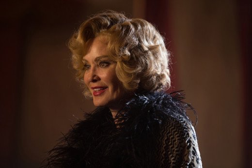 Elsa (Jessica Lange) takes her final bow this time. (FX)