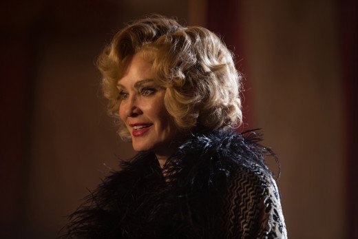 Elsa (Jessica Lange) takes her final bow this time. (FX) Elsa (Jessica Lange) takes her final bow this time. (FX)