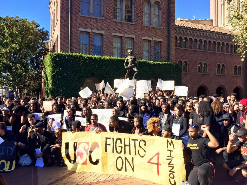 Hundreds of USC students gathered for the rally. (Paolo Uggetti/Annenberg Media)