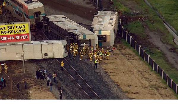 Three of the passenger cars toppled onto their sides. (@offasreturnii/Twitter)