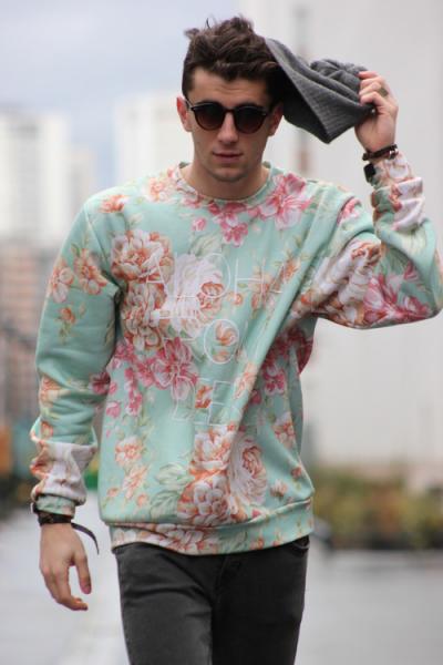 Guys want some of this floral action as well (@ImTheStyleIcon/Tumblr).