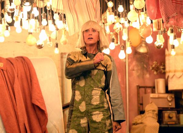 Kristin Wiig in "Chandelier" (Twitter / @TIME) 