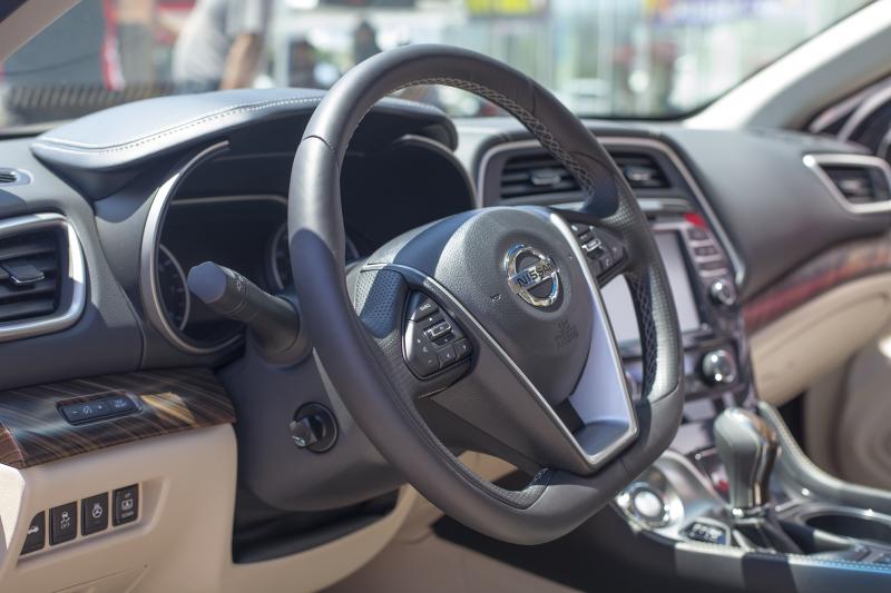 The steering wheel on the 2016 Maxima is nicely sized (Amou "Joe" Seto/Neon Tommy)