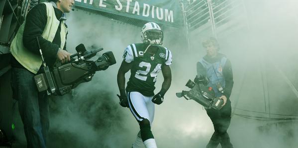 The Jets were able to bring Darrelle Revis back home, but it didn’t come cheap. (Twitter/@NFL)