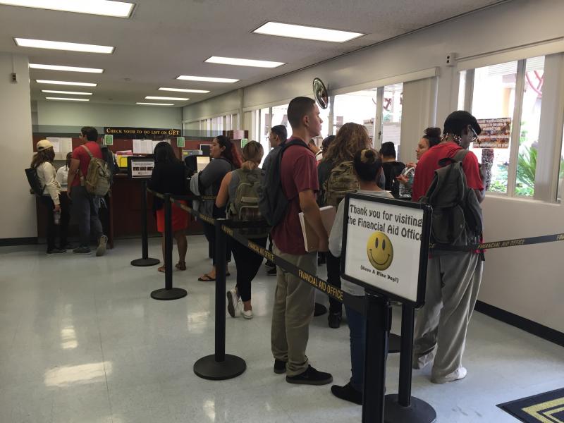 Students at CSULA in line at the Financial Aid Office. (Rasha Ali / Neon Tommy)