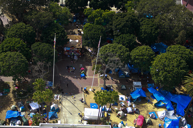 A look over City Hall Park on Tuesday afternoon. (Rosa Trieu / Neon Tommy) A look over City Hall Park on Tuesday afternoon. (Rosa Trieu / Neon Tommy)