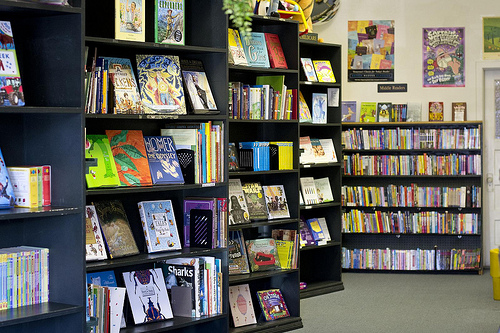 Inside Chevalier's Books in West L.A. (Judy L. Wang/Neon Tommy)