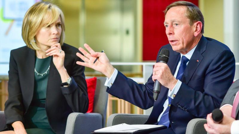 Director of Journalism Willow Bay and General (Ret.) David Petraeus talk on stage.  (Alan Mittelstaedt/Neon Tommy)