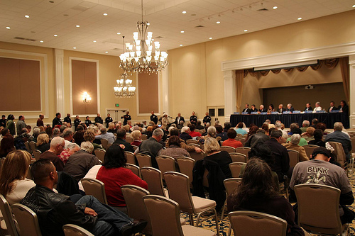 The room was filled to capacity at the Police Commission meeting in Northridge, CA. (Jacob Chung)