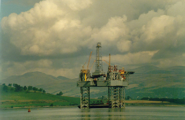 A U.S. oil rig (Creative Commons)