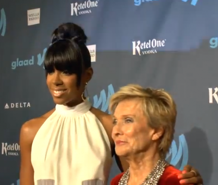 Kelly Rowland and Cloris Leachman posed together on the carpet. (Julia Epstein-Norris/Neon Tommy)