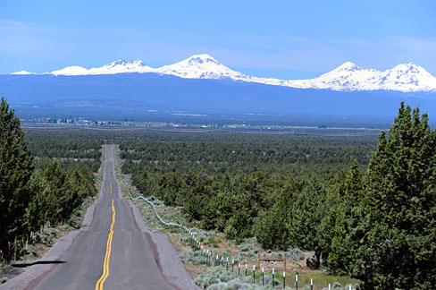 A view from Oregon of the Cascade Mountains. (Wikimedia Commons) A view from Oregon of the Cascade Mountains. (Wikimedia Commons)