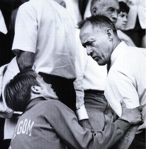Coach Bill Bowerman (right) with legendary runner Steve Prefontaine. (The Happy Rower/Creative Commons)