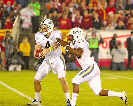 Johnathan Franklin is averaging a stellar 8.2 yards per carry. (Scott Enyeart/NT)