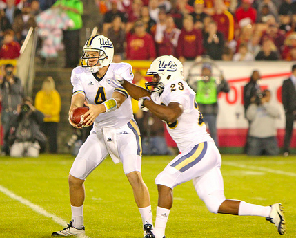 Franklin leads the Pac-12 in rushing yards. (Scott Enyeart/NT)