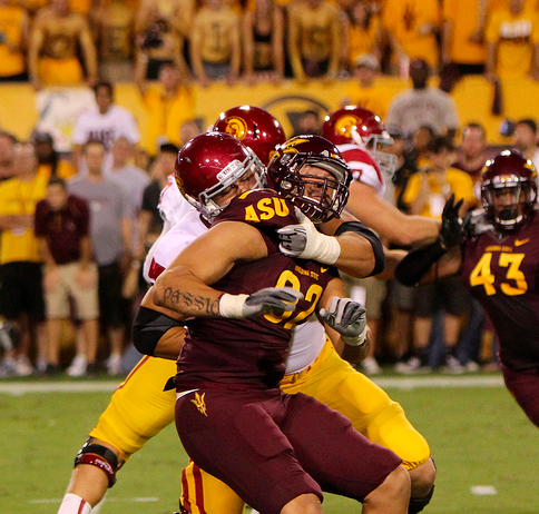 USC's offensive line will try to protect Barkley. (James Santelli/NT)