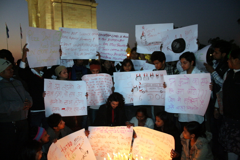 Protesters stand together to support the 23-year old victim (Wikimedia/Ramesh_Lalwani)