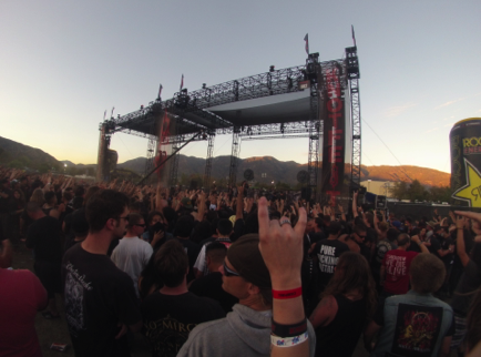 Fans raising the horns at Knotfest (Jeremy Fuster)