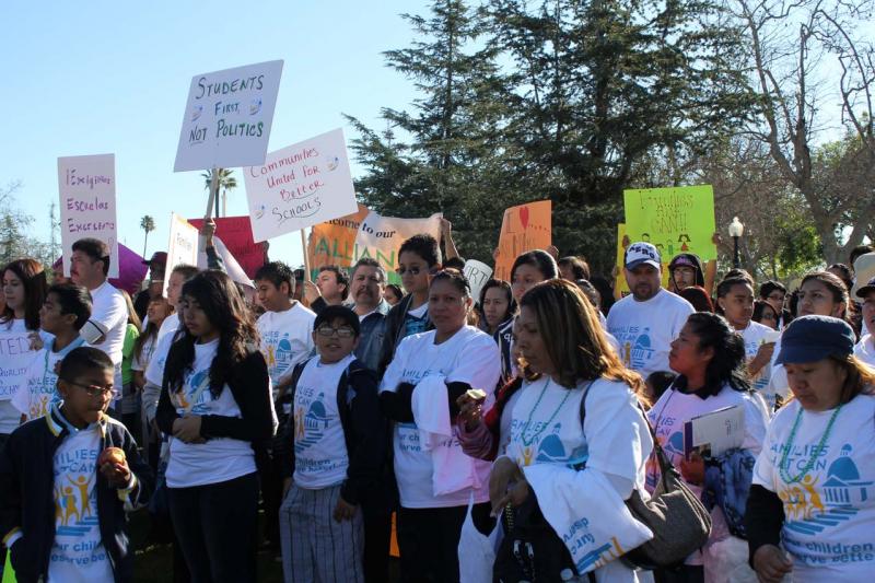 Thousands of people rallied at LA Coliseum for better public schools. (Photo by Shako Liu)