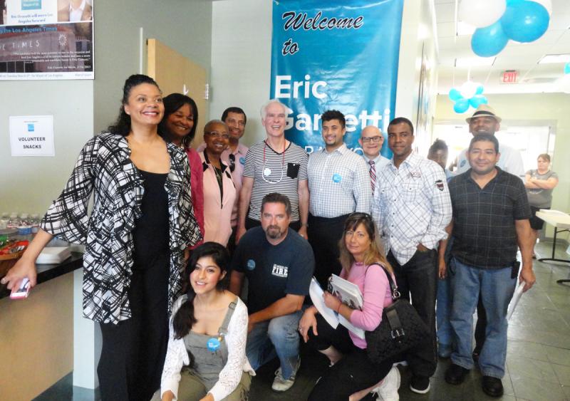 Gil Garcetti poses with volunteers for Eric Garcetti's Facebook page photo. (Gracie Zheng/Neon Tommy) Gil Garcetti poses with volunteers for Eric Garcetti's Facebook page photo. (Gracie Zheng/Neon Tommy)