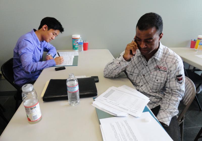 Timothy Kim (left) and Jason Seward (right) call up L.A. voters to support Eric Garcetti. (Gracie Zheng/Neon Tommy) Timothy Kim (left) and Jason Seward (right) call up L.A. voters to support Eric Garcetti. (Gracie Zheng/Neon Tommy)