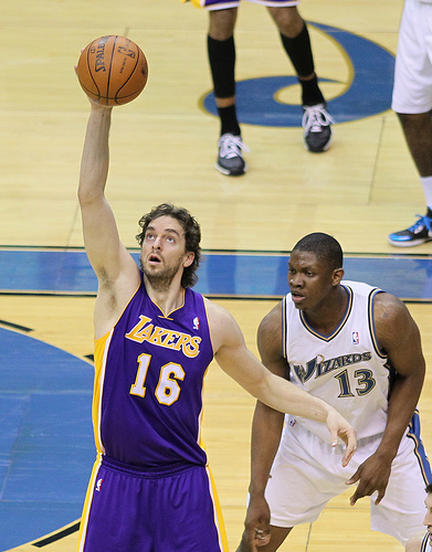 With Kobe Bryant out, Pau Gasol will need to hold down the fort until Bryant's return. (Keith Allison/Creative Commons)