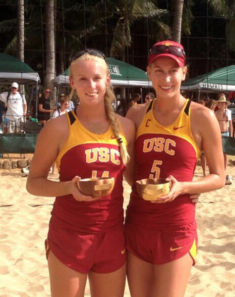  Sara Hughes & Kirby Burnham with trophies (USC Sand Volleyball/Twitter)