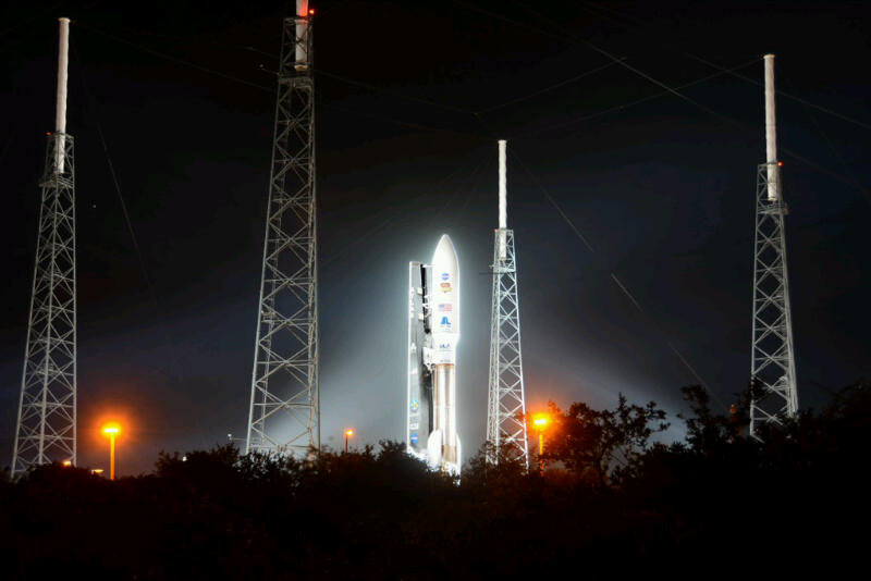 The shuttle before launch (photo by Monica Rivera).