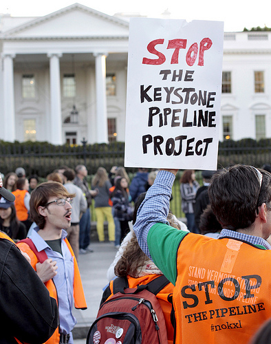 Protesters outside the White House, rallying against the Keystone XL pipeline expansions, Nov. 6, 2011 (Creative Commons). Protesters outside the White House, rallying against the Keystone XL pipeline expansions, Nov. 6, 2011 (Creative Commons).