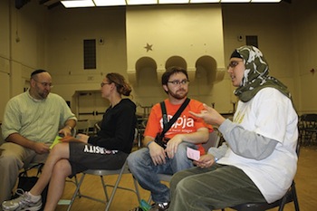 NewGround students meet to discuss the shared experiences of Muslims and Jews in Los Angeles. (Fatima Rizwan/Neon Tommy)