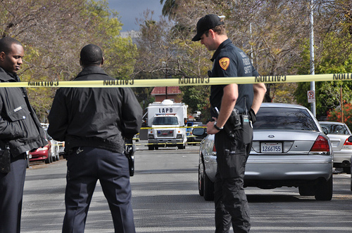 Police stand guard at the crime scene April 11. (Alan Mittelstaedt/Neon Tommy)